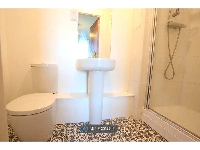 2 Bedroom Flat To Rent In Ferry Gait Crescent, Edinburgh, EH4