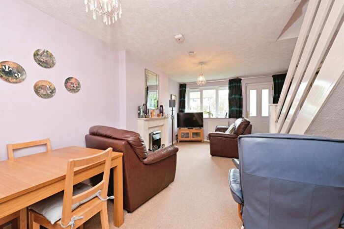 2 Bedroom Semi-Detached House For Sale In Manorfield Close, Northampton, NN3