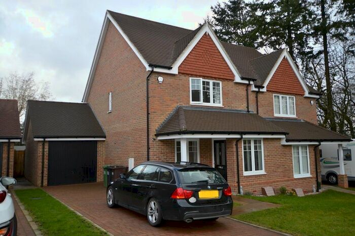 3 Bedroom Property To Rent In Saffron Grove, Crowborough, TN6