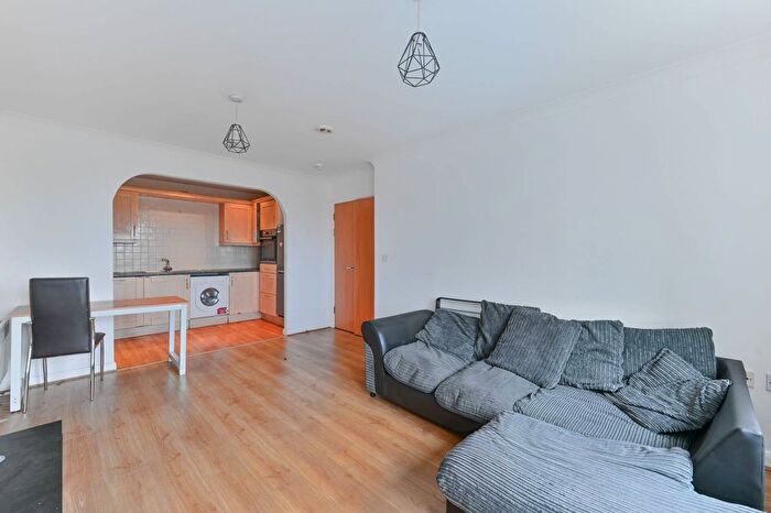 1 Bedroom Flat To Rent In London Road, Norbury, London, SW16