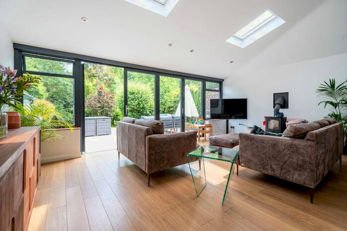 4 Bedroom Detached House To Rent In Ash Grove, Guildford, Guildford, GU2