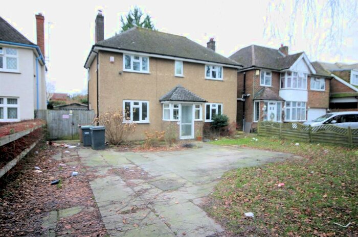 5 Bedroom Detached House To Rent In New Bedford Road, Luton, LU3