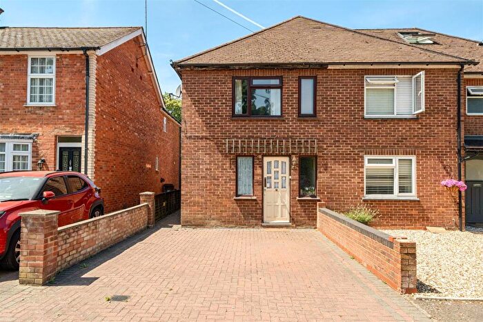 3 Bedroom Semi Detached House For Sale In New Wokingham Road Crowthorne, Berkshire, RG45