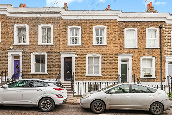 2 Bedroom Terraced House For Sale In Queens Head Street, London, N1