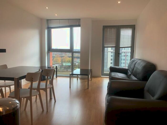 2 Bedroom Apartment To Rent In Catalina, City Island, LS12