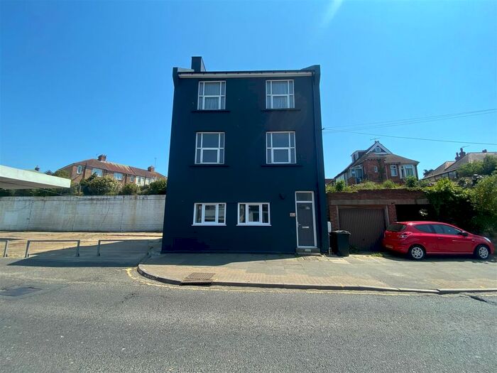 2 Bedroom Flat To Rent In Old London Road, Hastings, TN35
