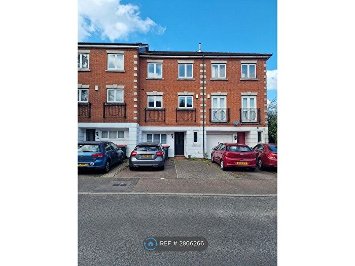 4 Bedroom Terraced House To Rent In Beverley Mews, Crawley, RH10