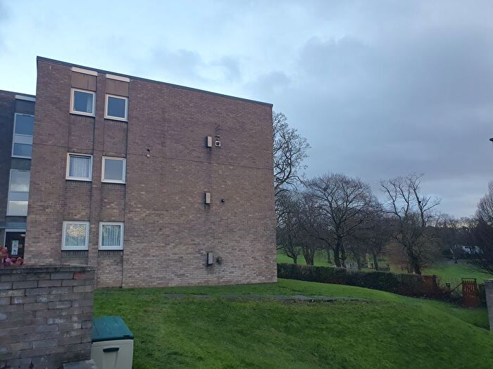 2 Bedroom Flat To Rent In Lister Lane, Bradford, BD2