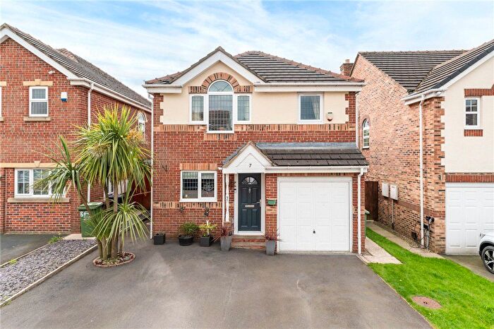 4 Bedroom Detached House For Sale In Shancara Court, Tingley, Wakefield, West Yorkshire, WF3