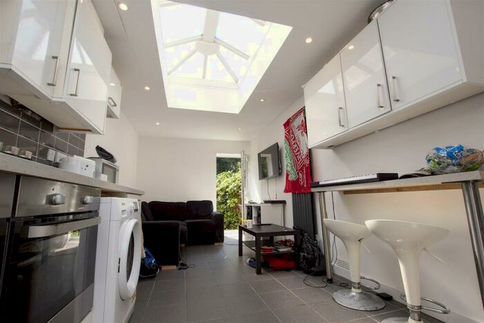 6 Bedroom House To Rent In Dawlish Road, Birmingham, B29