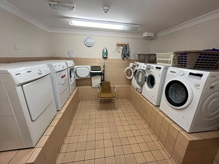 1 Bedroom Flat To Rent In Prices Lane, Reigate, RH2