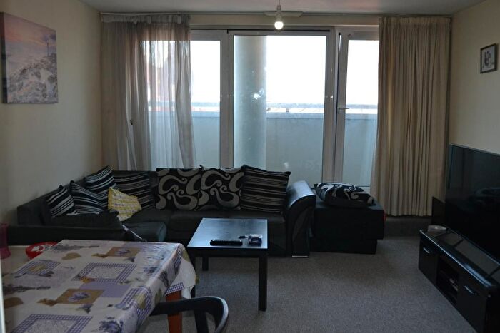 2 Bedroom Flat For Sale In London Road, Croydon, London, CR0