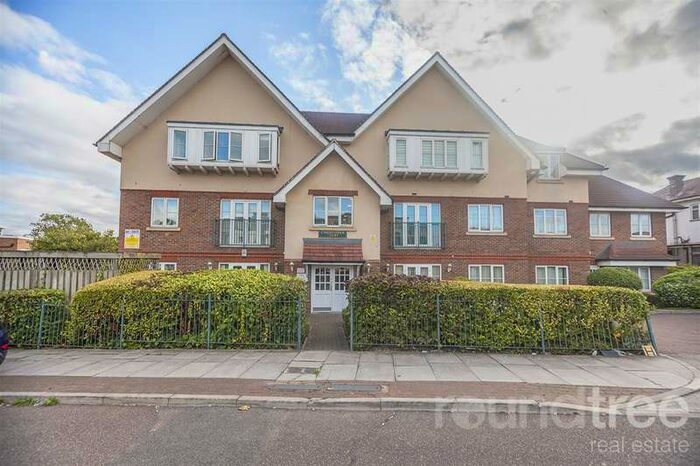 2 Bedroom Apartment To Rent In Christopher Court, Great North Way, Hendon, NW4