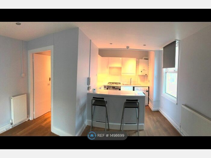 Studio To Rent In Blenheim Park Road (), South Croydon, CR2