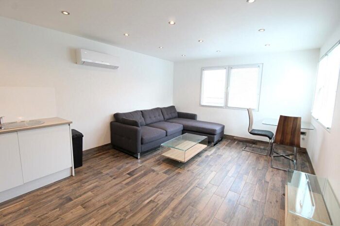 2 Bedroom Flat To Rent In New Briggate, Leeds, West Yorkshire, LS1