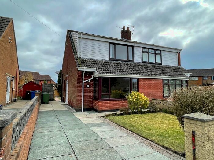 3 Bedroom Semi-Detached House To Rent In Hazelhurst Grove, Ashton-In-Makerfield, Wigan, WN4