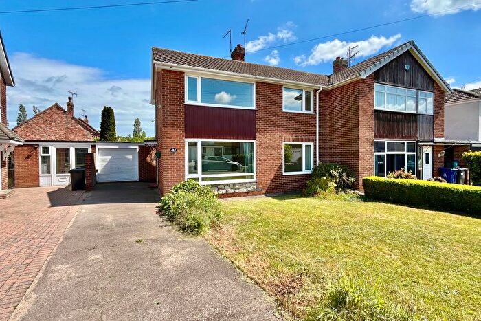 3 Bedroom Semi-Detached House For Sale In Meadow Drive, Tickhill, Doncaster, DN11