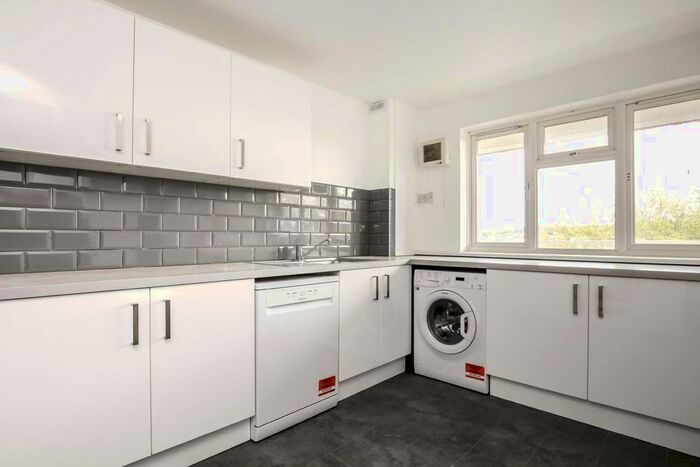 3 Bedroom Flat To Rent In Acre Road, Kingston Upon Thames, KT2