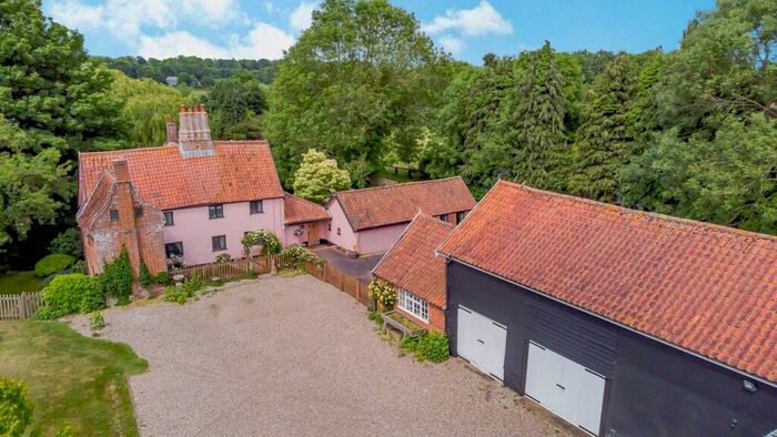 5 Bedroom Detached House For Sale In Low Street, Wicklewood, Norfolk, NR18