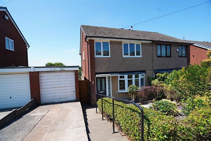 3 Bedroom Semi-Detached House To Rent In Pennine Road, Horwich, Bolton, BL6
