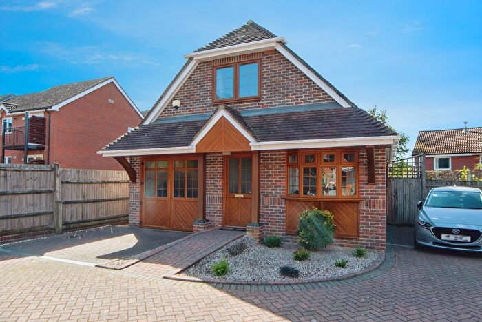 2 Bedroom Bungalow For Sale In Lonsdale Gardens, Providence Hill, Bursledon, Southampton, SO31