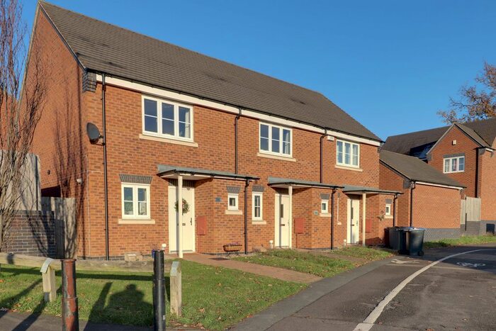 2 Bedroom Town House To Rent In Outlands Drive, Hinckley, LE10
