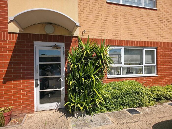 2 Bedroom Flat For Sale In Phoenix Court, Chertsey Road, Lower Feltham, TW13
