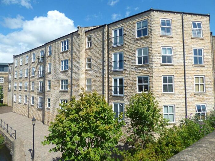 2 Bedroom Apartment To Rent In Britannia Wharf, Bingley, BD16