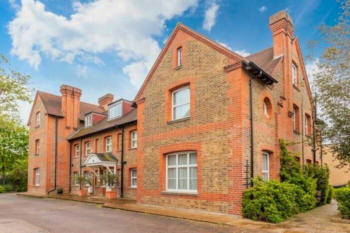 3 Bedroom Flat To Rent In Amherst Road, Ealing, W13