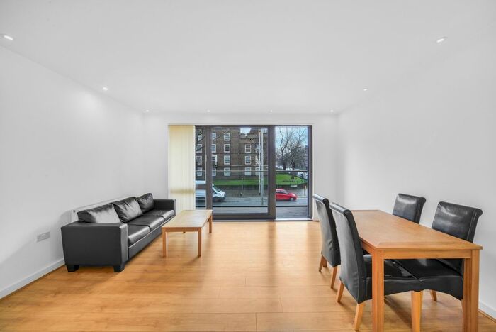 1 Bedroom Flat To Rent In Stewarts Lodge, Battersea, London, SW8