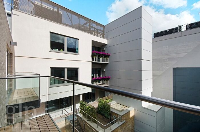 1 Bedroom Flat To Rent In Fouberts Place, London, Greater London, Soho, W1F