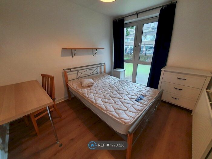 3 Bedroom Maisonette To Rent In Soane House, Kennington, Elephant &amp; Castle, SE17