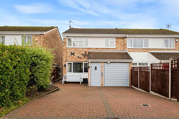 3 Bedroom Semi Detached House For Sale In Ragley Mews, Caversham, Reading, RG4