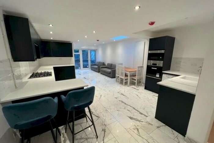 6 Bedroom Terraced House To Rent In Richards Street Caridff, CF24