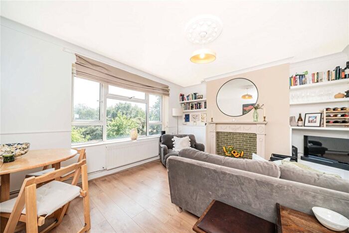 2 Bedroom Flat For Sale In Queensbridge Road, London, E2