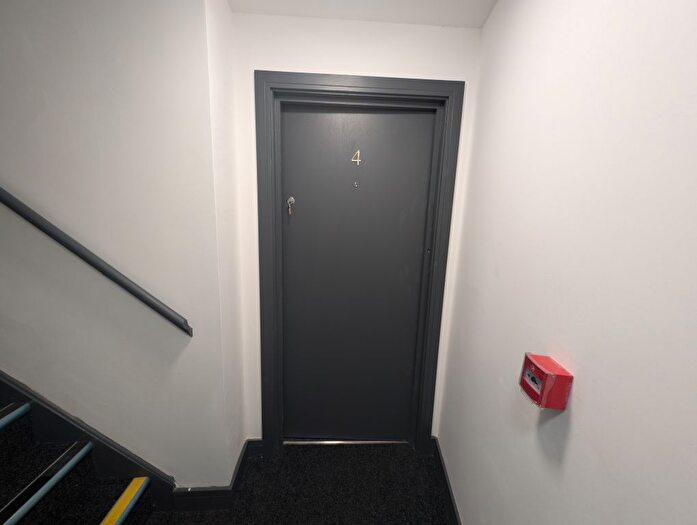 1 Bedroom Flat To Rent In Commercial Street, Mountain Ash, CF45
