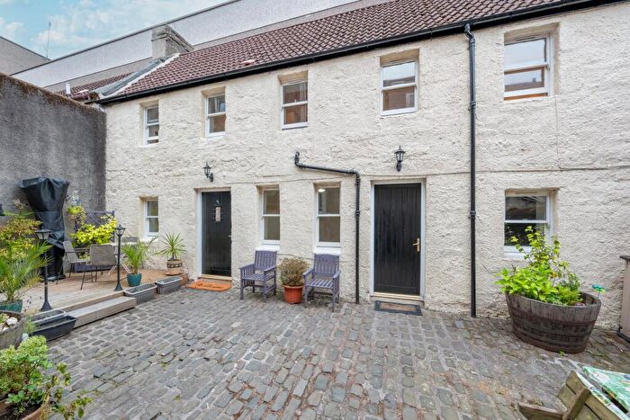 3 Bedroom Terraced House For Sale In Guildhall Street, Dunfermline, KY12