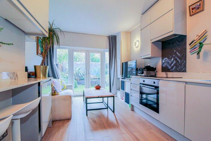 2 Bedroom Flat To Rent In Rainville Road, London, W6