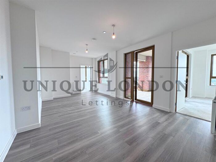 2 Bedroom Flat To Rent In Vista Heights, Ilderton Road, Bermondsey, SE15