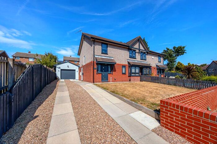 3 Bedroom Semi-Detached House For Sale In Oak Close, Hoyland, Barnsley, S74