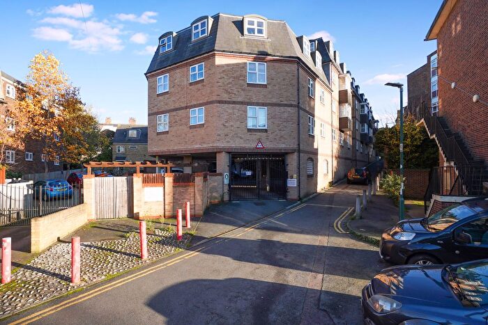 1 Bedroom Flat To Rent In Gravel Walk, Rochester, ME1