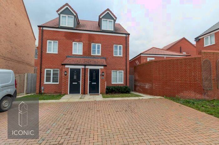 3 Bedroom Semi-Detached House To Rent In Oakwood Drive, Hellesdon, Norwich, NR6