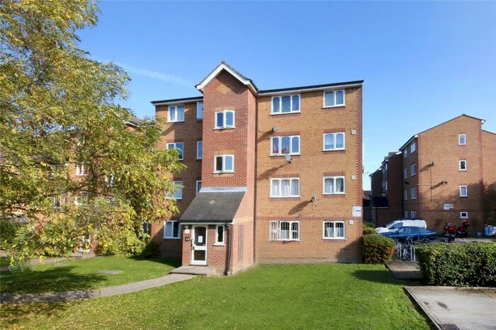 1 Bedroom Flat To Rent In Inwen Court, Grinstead Road, London, SE8