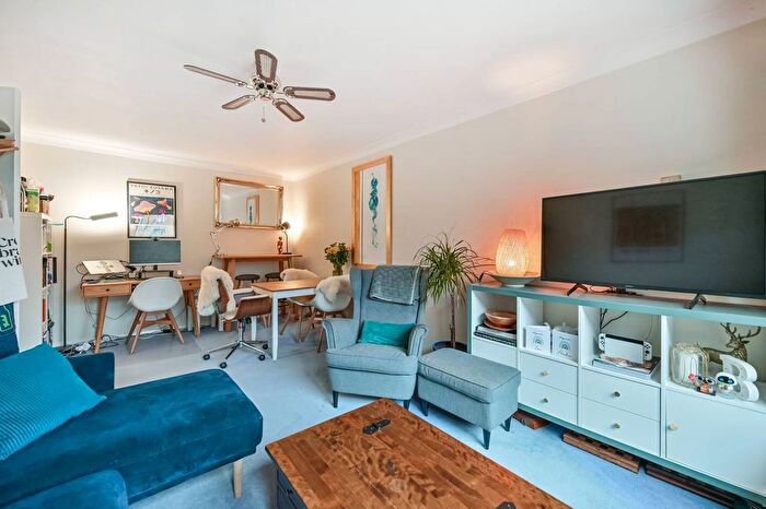 2 Bedroom Flat For Sale In Crescent Road, Kingston, Kingston Upon Thames, KT2