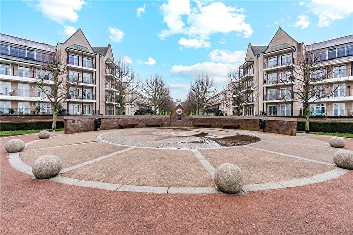 1 Bedroom Flat For Sale In The Boulevard, Greenhithe, Kent, DA9