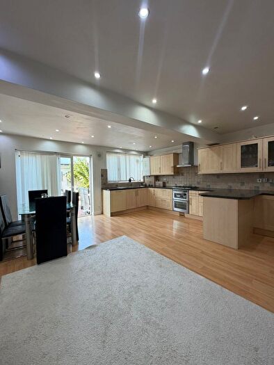 5 Bedroom Semi-Detached House To Rent In Victoria Road, Mitcham, CR4