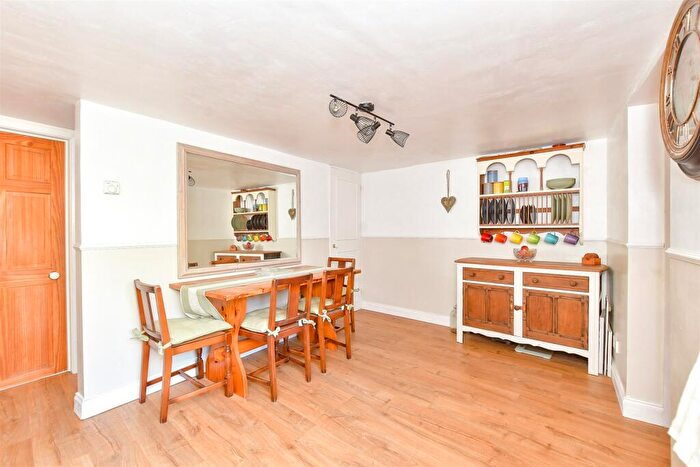 2 Bedroom Cottage For Sale In Carisbrooke High Street, Newport, Isle Of Wight, PO30
