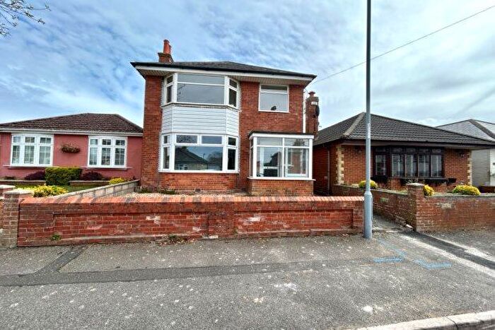 3 Bedroom Property To Rent In West View Road, Christchurch, BH23