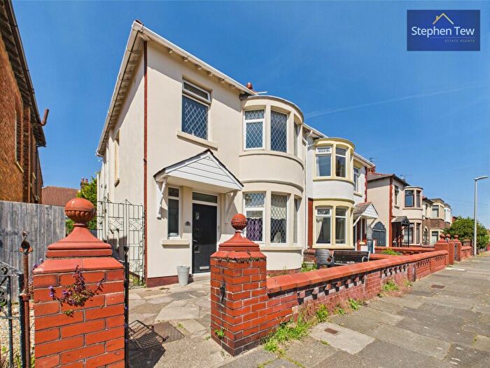 2 Bedroom Flat For Sale In Kingston Avenue, South Shore, FY4
