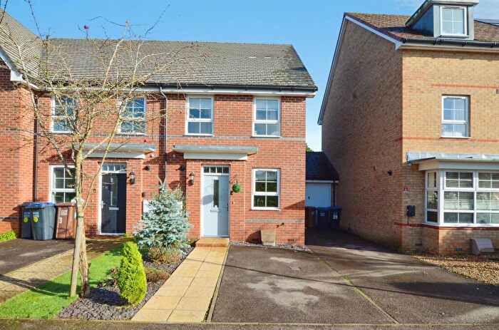 2 Bedroom End Of Terrace House For Sale In Peregrine Way, Hatfield, AL10